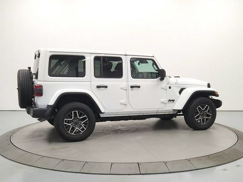 Used 2025 Jeep Wrangler Unlimited Sahara AWD/4WD image 7