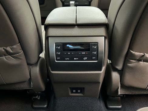 Used 2023 Lexus GX 460 Premium image 9