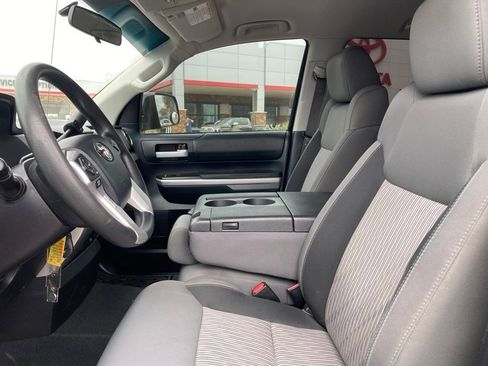 Used 2015 Toyota Tundra SR5 w/ Tow Package image 9