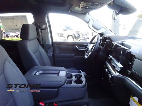 New 2026 GMC Sierra 1500 SLE image 17