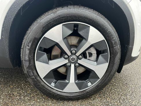 Used 2025 Volvo XC40 B5 Core w/ Protection Package Premier image 9