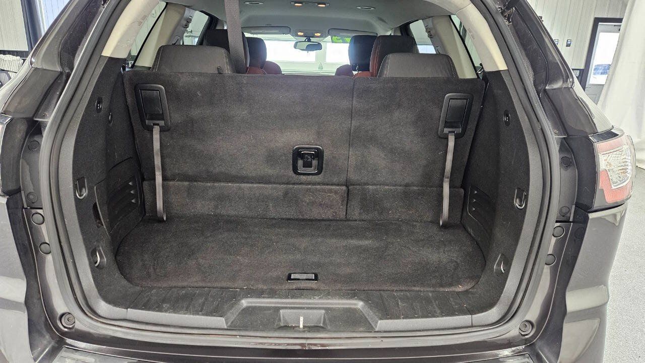 Used 2017 Chevrolet Traverse LT w/ Style and Technology Package FWD image 13