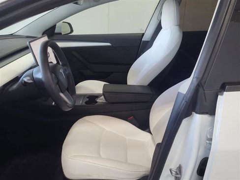 Used 2022 Tesla Model 3 Standard Range Plus RWD image 7