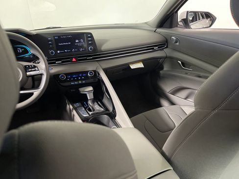 Certified 2026 Hyundai Elantra Hybrid FWD image 17