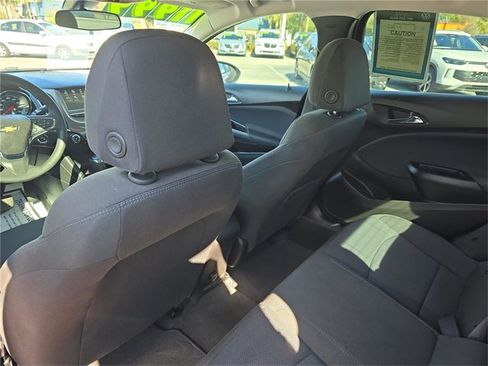 Used 2018 Chevrolet Cruze LT w/ Convenience Package image 11