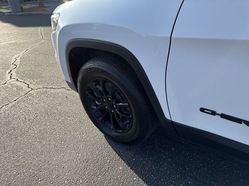 Used 2023 Jeep Cherokee Altitude Lux image 10