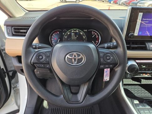 Certified 2025 Toyota RAV4 LE FWD image 29
