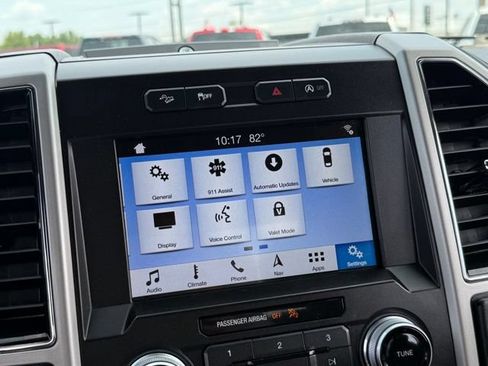Used 2019 Ford F150 Lariat w/ Equipment Group 502A Luxury AWD/4WD image 17