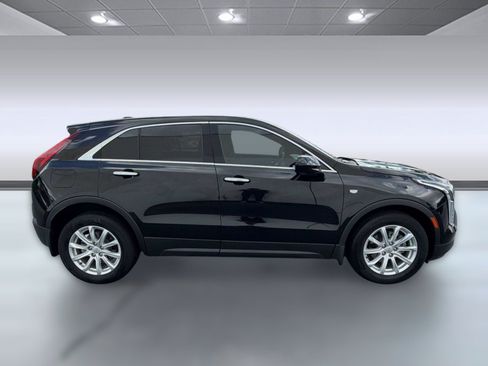 Used 2023 Cadillac XT4 Luxury w/ Cold Weather Package FWD image 7