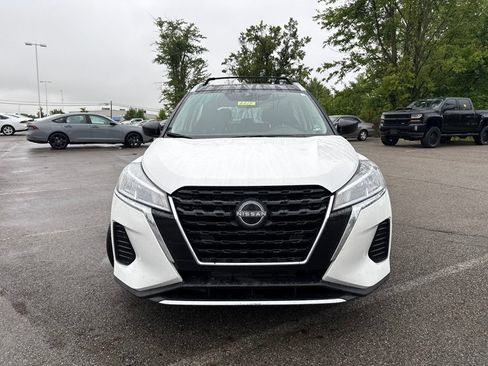 Used 2024 Nissan Kicks SV w/ Interior Electronics Package FWD image 2