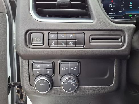 Used 2023 Chevrolet Tahoe Z71 w/ Luxury Package AWD/4WD image 38