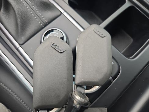 Certified 2025 Kia Sorento S image 33