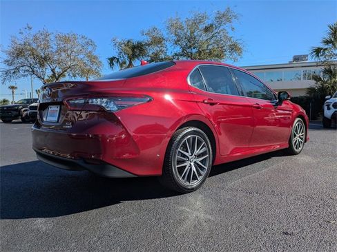 Used 2022 Toyota Camry XLE image 4