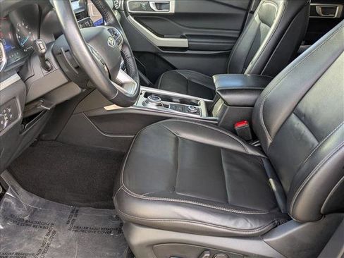 Used 2020 Ford Explorer XLT w/ Equipment Group 202A image 15