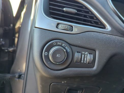 Used 2019 Jeep Cherokee Latitude Plus FWD image 11
