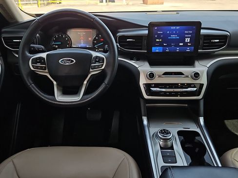Used 2021 Ford Explorer XLT w/ Equipment Group 202A RWD image 17