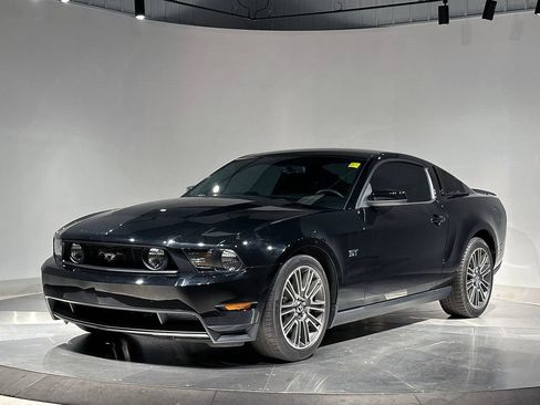 Used 2010 Ford Mustang GT RWD image 2