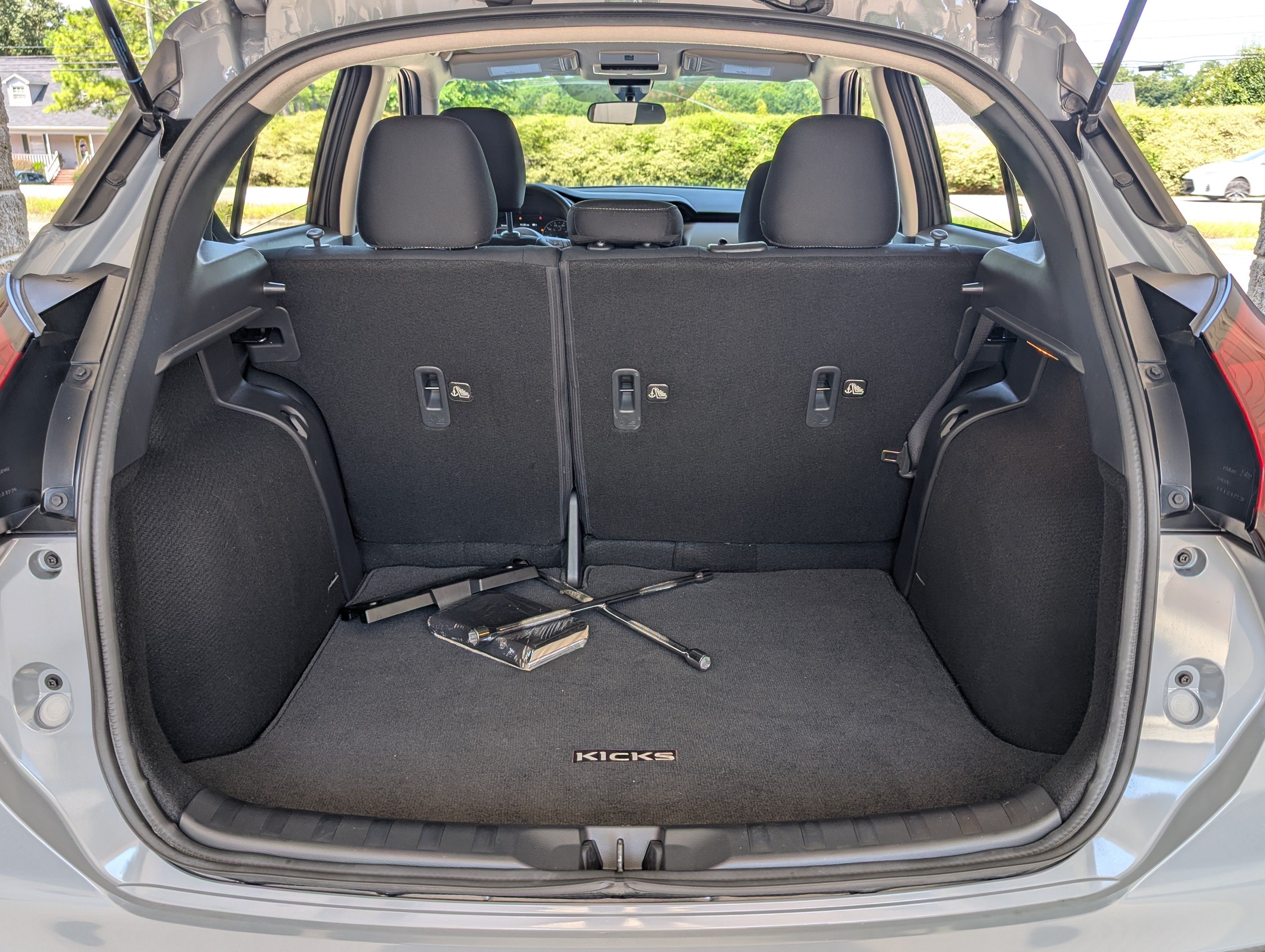 Used 2024 Nissan Kicks SV FWD image 18