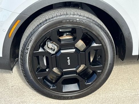 Used 2024 Kia Sorento SX image 18