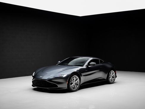 Used 2022 Aston Martin V8 Vantage image 4