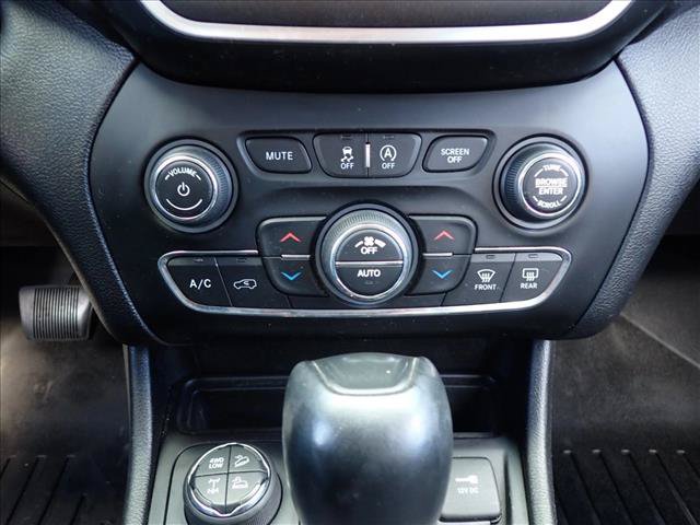 Used 2020 Jeep Cherokee Trailhawk w/ Comfort/Convenience Group AWD/4WD image 12