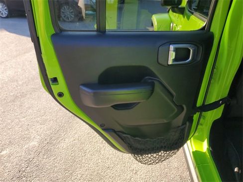 Used 2021 Jeep Gladiator Willys image 30