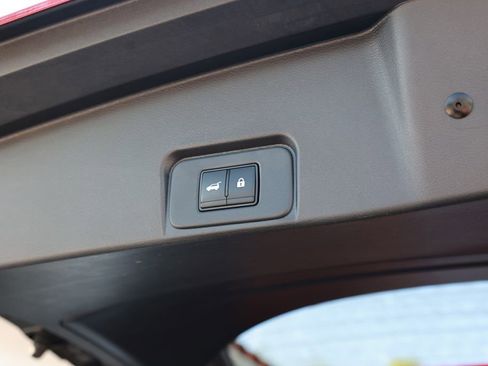 Used 2025 Nissan Rogue SV FWD image 37
