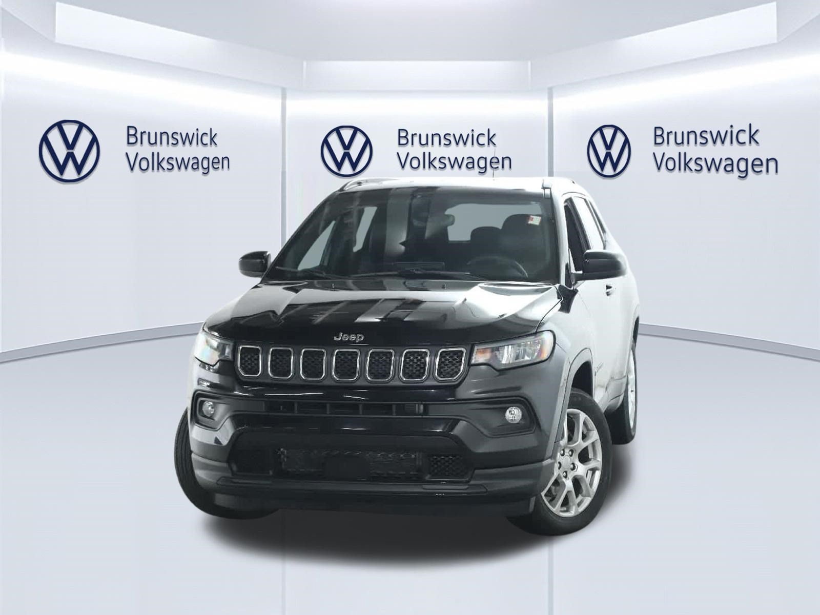 Used 2023 Jeep Compass Latitude AWD/4WD image 3