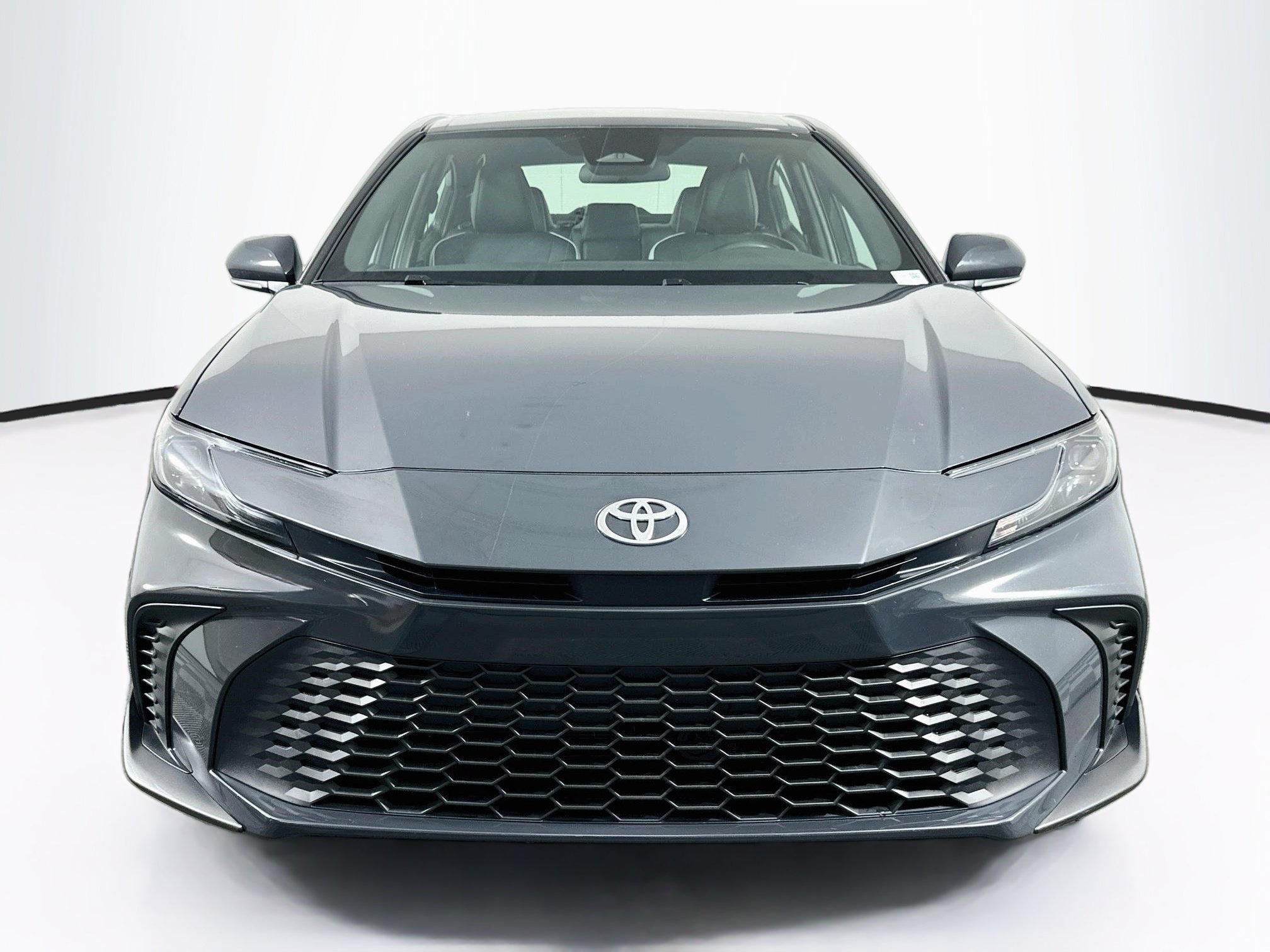 Used 2025 Toyota Camry SE FWD image 2