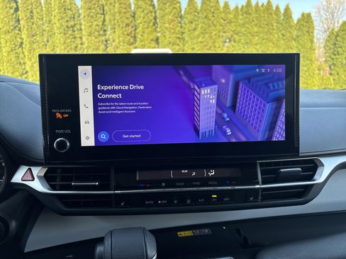 Used 2025 Toyota Sienna XLE image 26