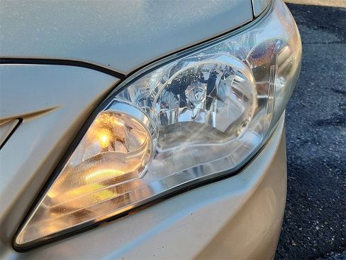 Used 2013 Toyota Corolla L image 9