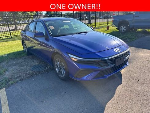 Used 2024 Hyundai Elantra SEL FWD image 3