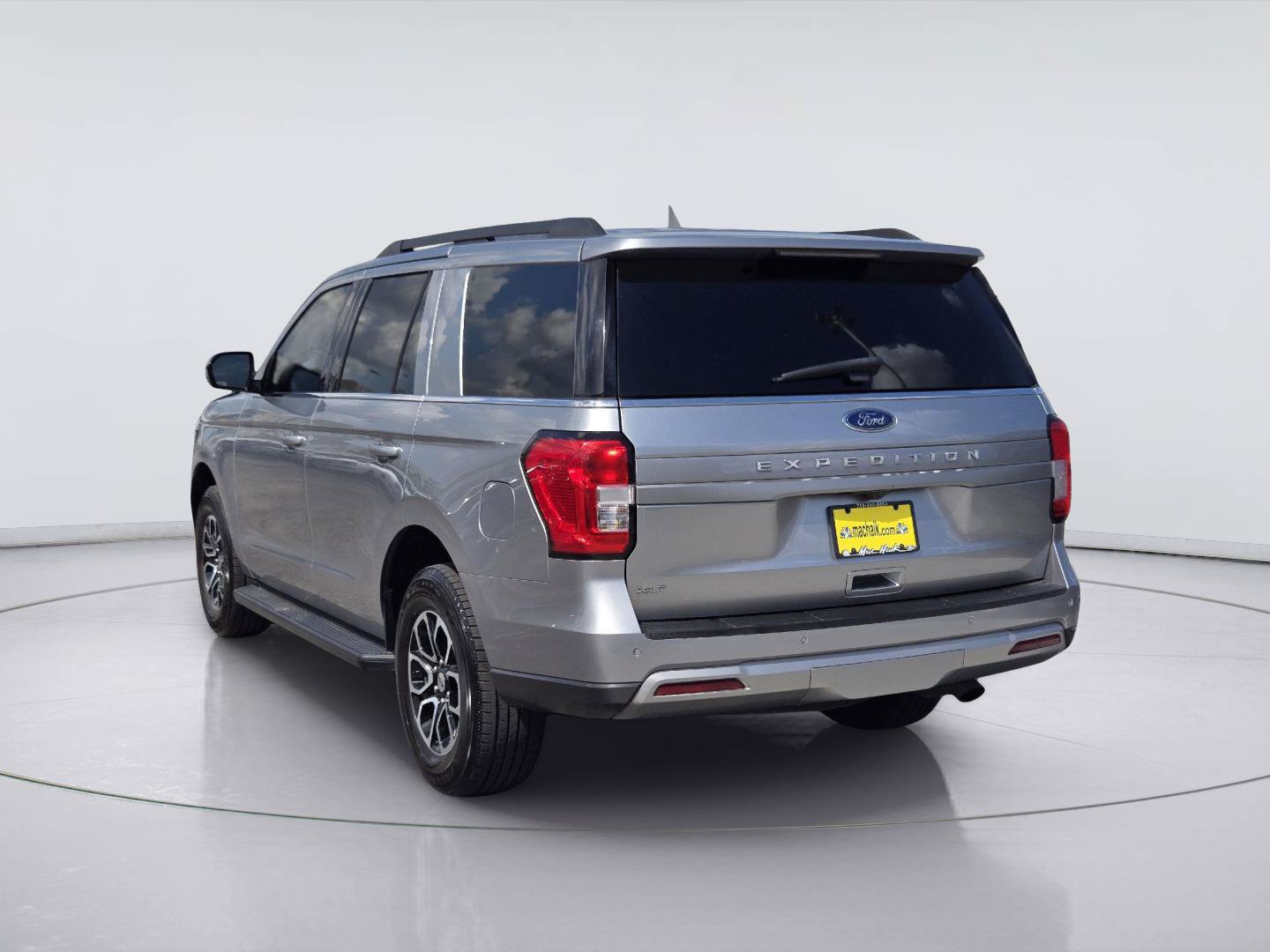 Used 2024 Ford Expedition XLT RWD image 6