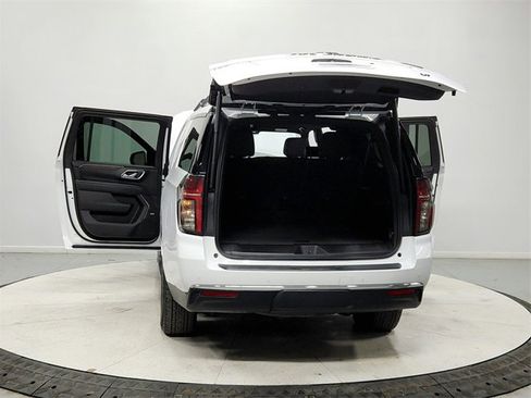 Used 2024 Chevrolet Suburban LT w/ Luxury Package image 14