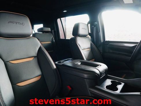 Used 2023 GMC Yukon XL AT4 w/ Technology Package image 8