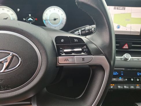 Used 2022 Hyundai Elantra Limited FWD image 23