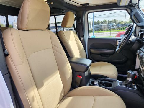 Used 2020 Jeep Gladiator Sport w/ Quick Order Package 24S AWD/4WD image 16