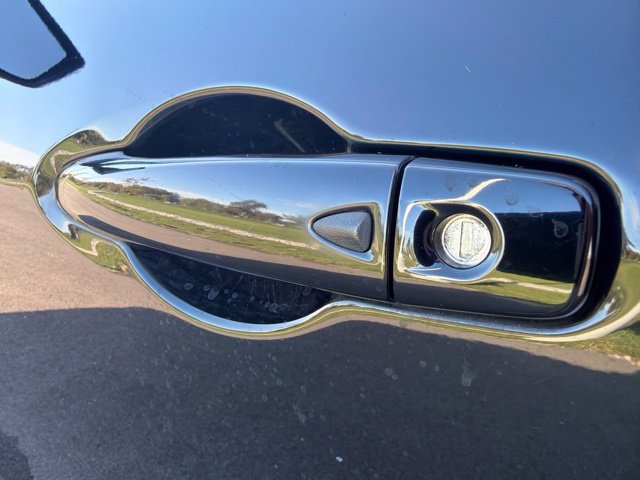 Used 2023 Nissan Kicks SR FWD image 16