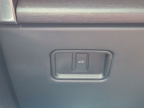 Certified 2025 Land Rover Range Rover Long Wheelbase Autobiography image 23