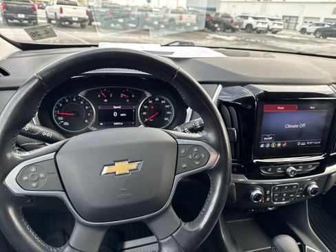 Used 2021 Chevrolet Traverse LT image 11