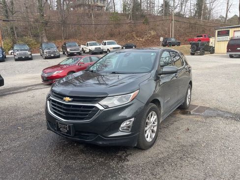 Used 2020 Chevrolet Equinox LT w/ Driver Convenience Package image 4
