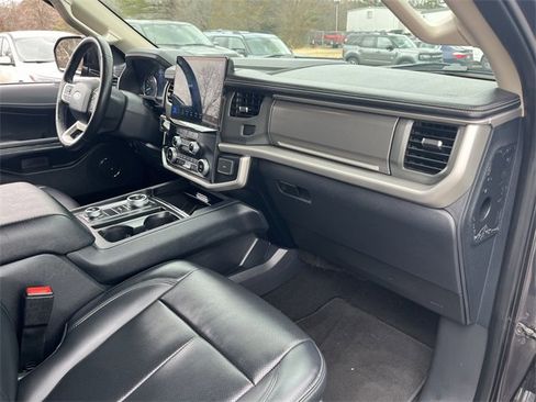 Used 2024 Ford Expedition XLT image 33