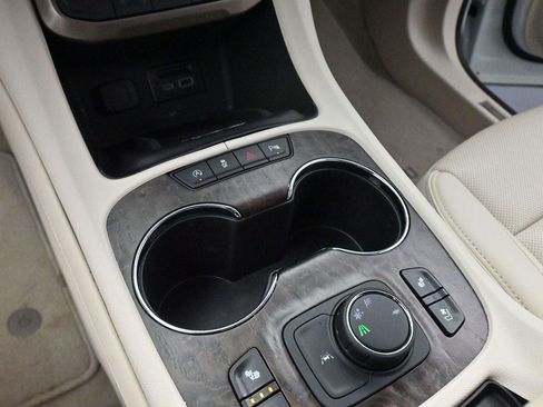 Used 2023 GMC Acadia Denali w/ Denali Ultimate Package FWD image 20