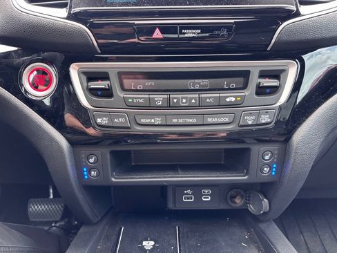 Used 2025 Honda Ridgeline Black Edition image 20