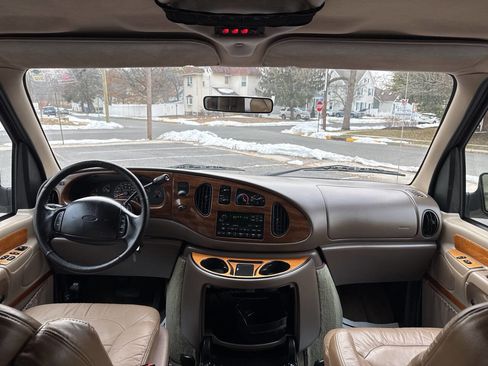 Used 1999 Ford E-150 and Econoline 150 image 9