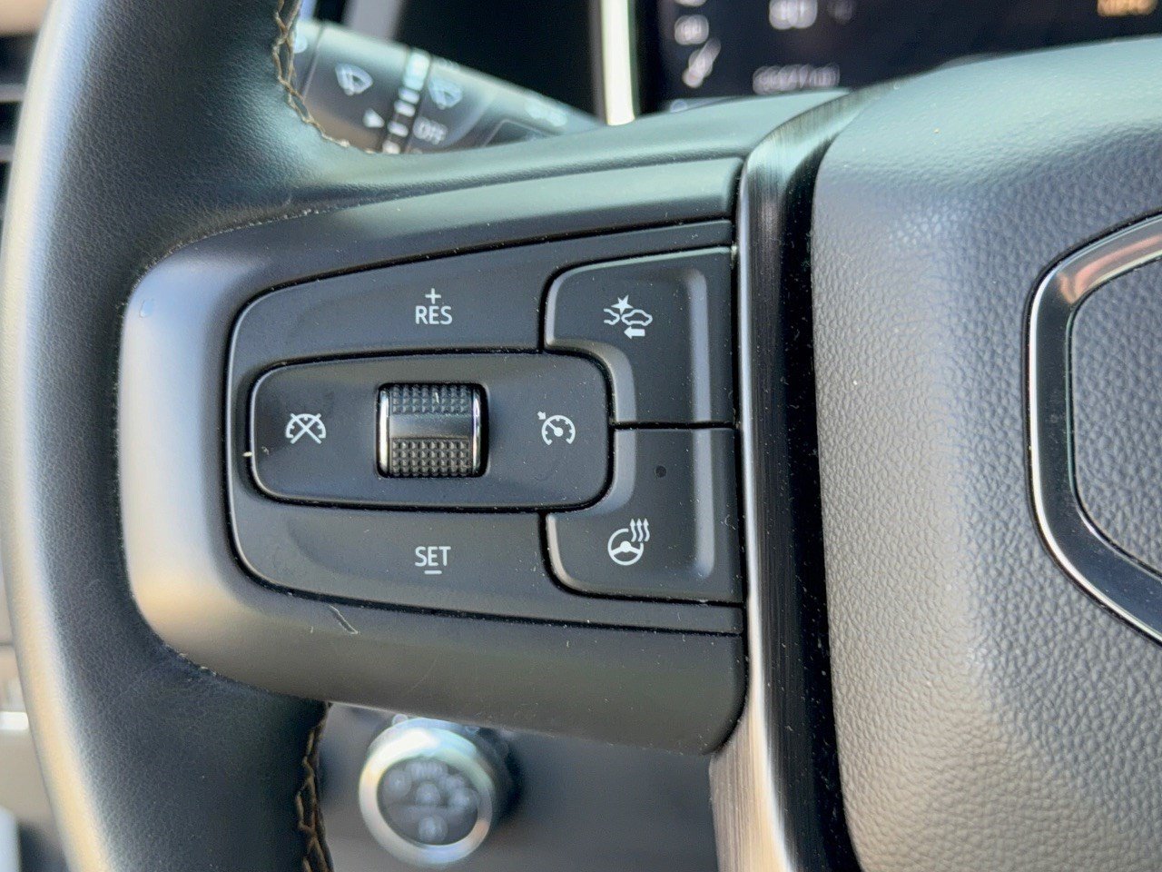 Used 2024 GMC Sierra 2500 AT4 w/ AT4 Premium Plus Package AWD/4WD image 18