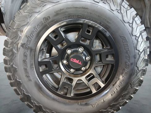 Used 2019 Toyota 4Runner TRD Off-Road Premium AWD/4WD image 14