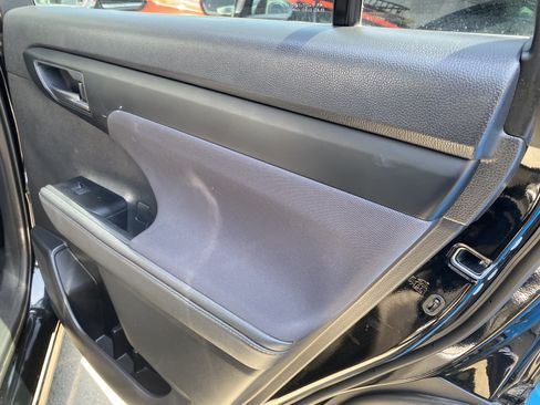 Used 2021 Toyota Highlander LE FWD image 19