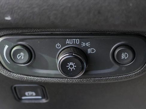 Used 2023 GMC Terrain SLT image 13