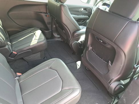 New 2026 Chrysler Pacifica Select image 11